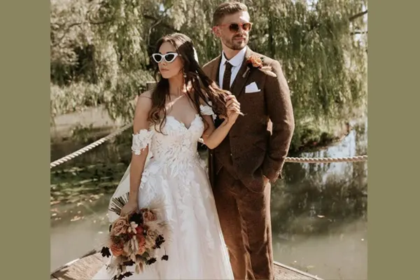 Sophie West Floristry – Bride and groom with flowers